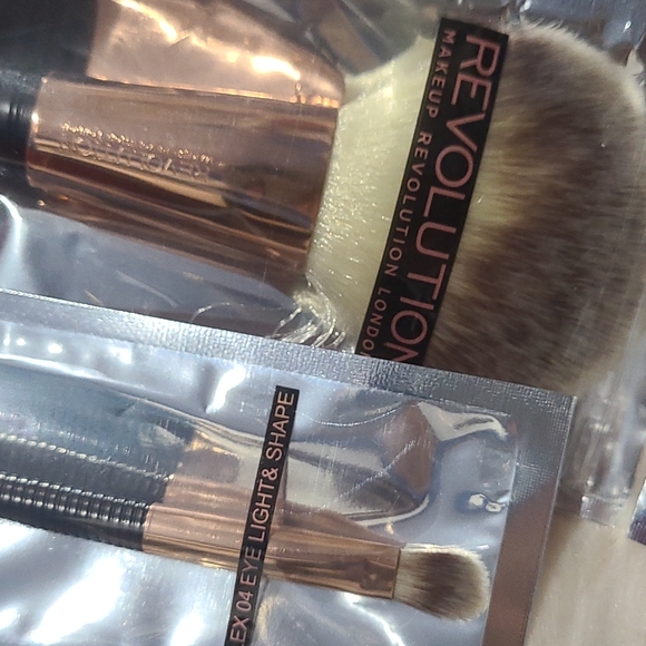 MAKEUP BRUSH BUNDLE FOR SALE - Picture 4 of 4